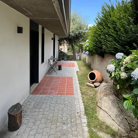 Castanos Nyaraló *
